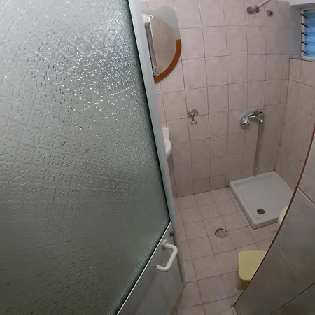 Casa Mia Sr Albergue Sarandë